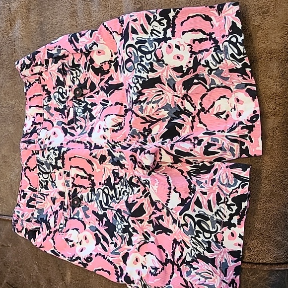 Euc boys 6 Lilly pulitzer hanging with my boo shorts - Picture 2 of 3